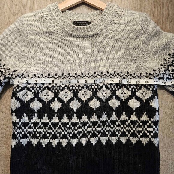 Banana Republic Sweater | Women's Medium | Fair Isle | Italian Yarn Blend - Picture 6 of 7